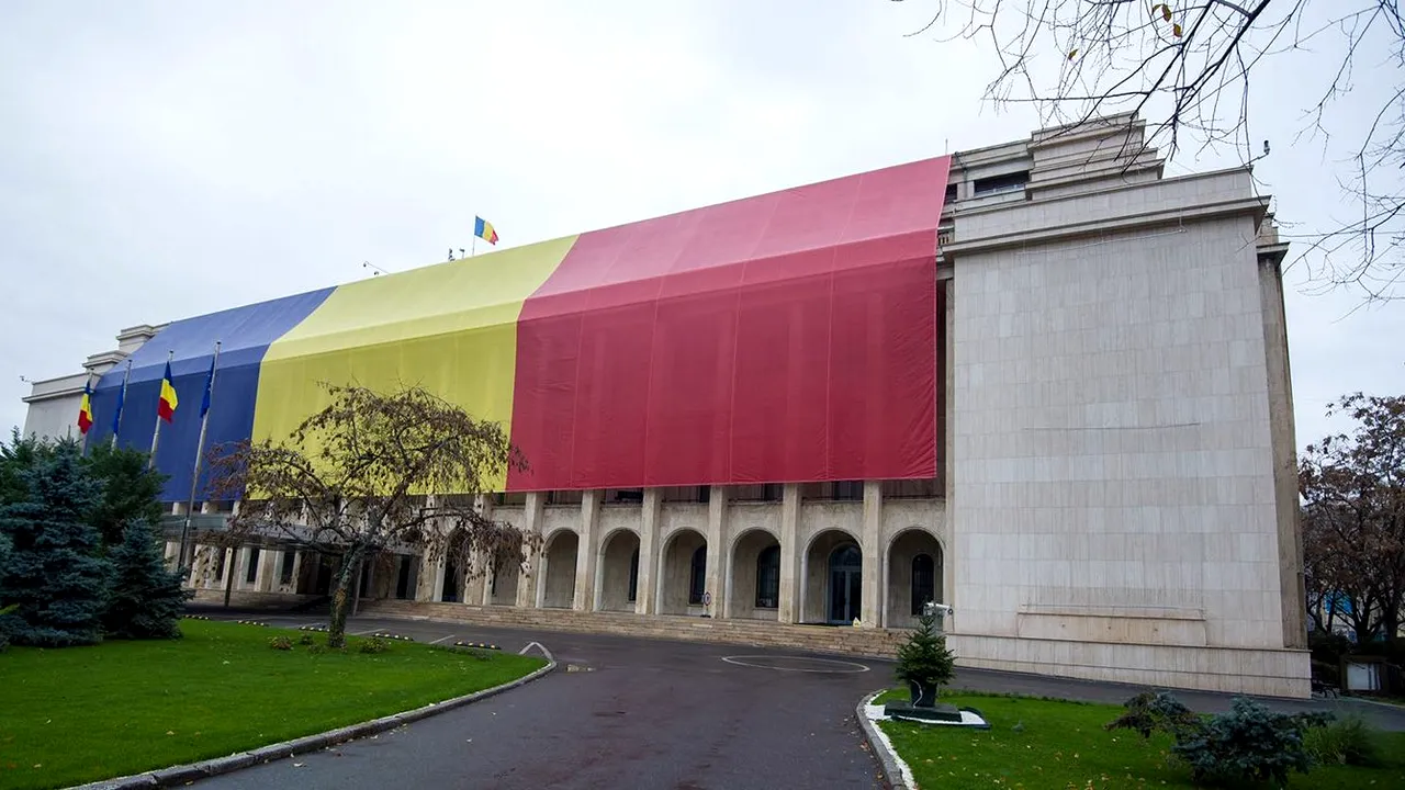 Bolojan vrea să le taie sporurile. Angajații de la Guvern spun că