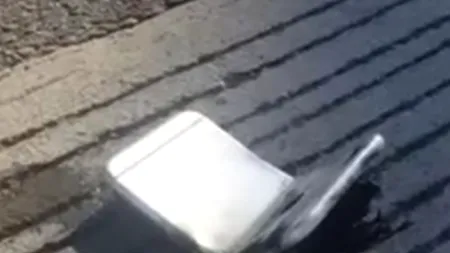 Un american susține că telefonul iPhone 6 i s-a îndoit și a luat foc în buzunar. ''A fost ireal''