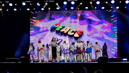 Peste 100 de tineri din întreaga lume au cântat și au dansat  pe scena IFLC 2023: „O explozie de culoare și talent”