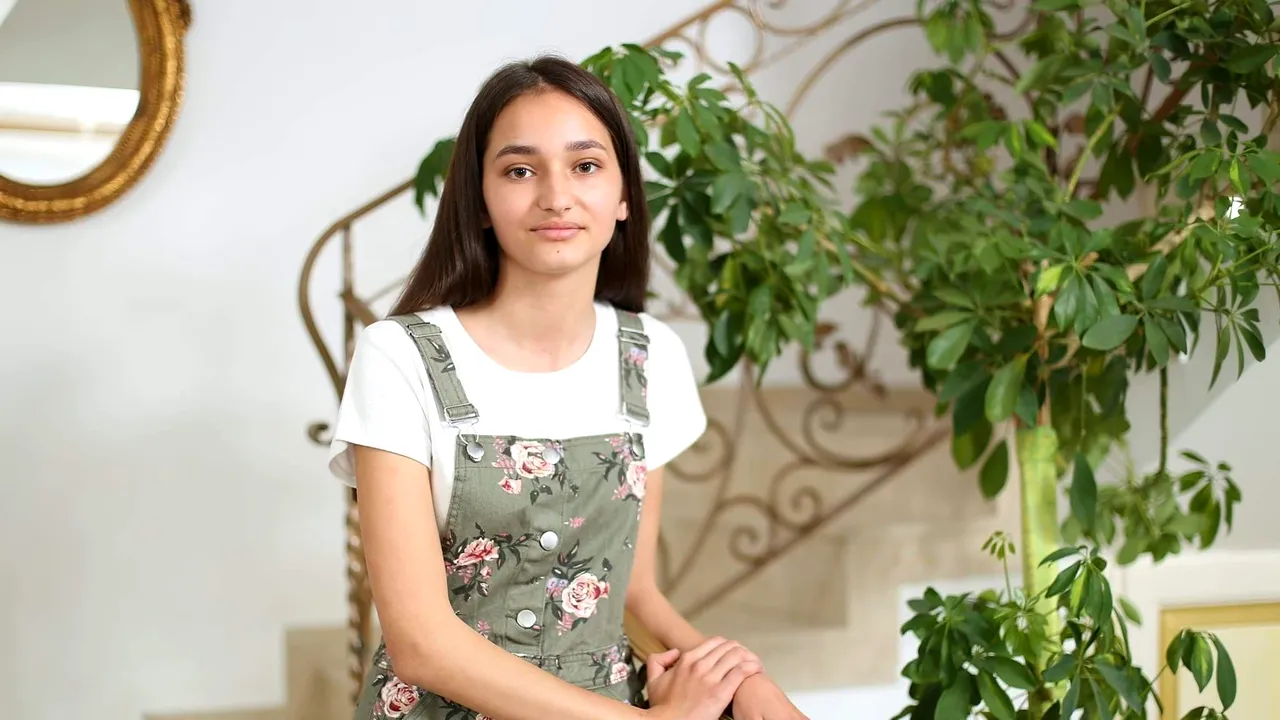 Monica Trocan, o elevă cu nota zece la evaluarea națională, vrea să devină medic.