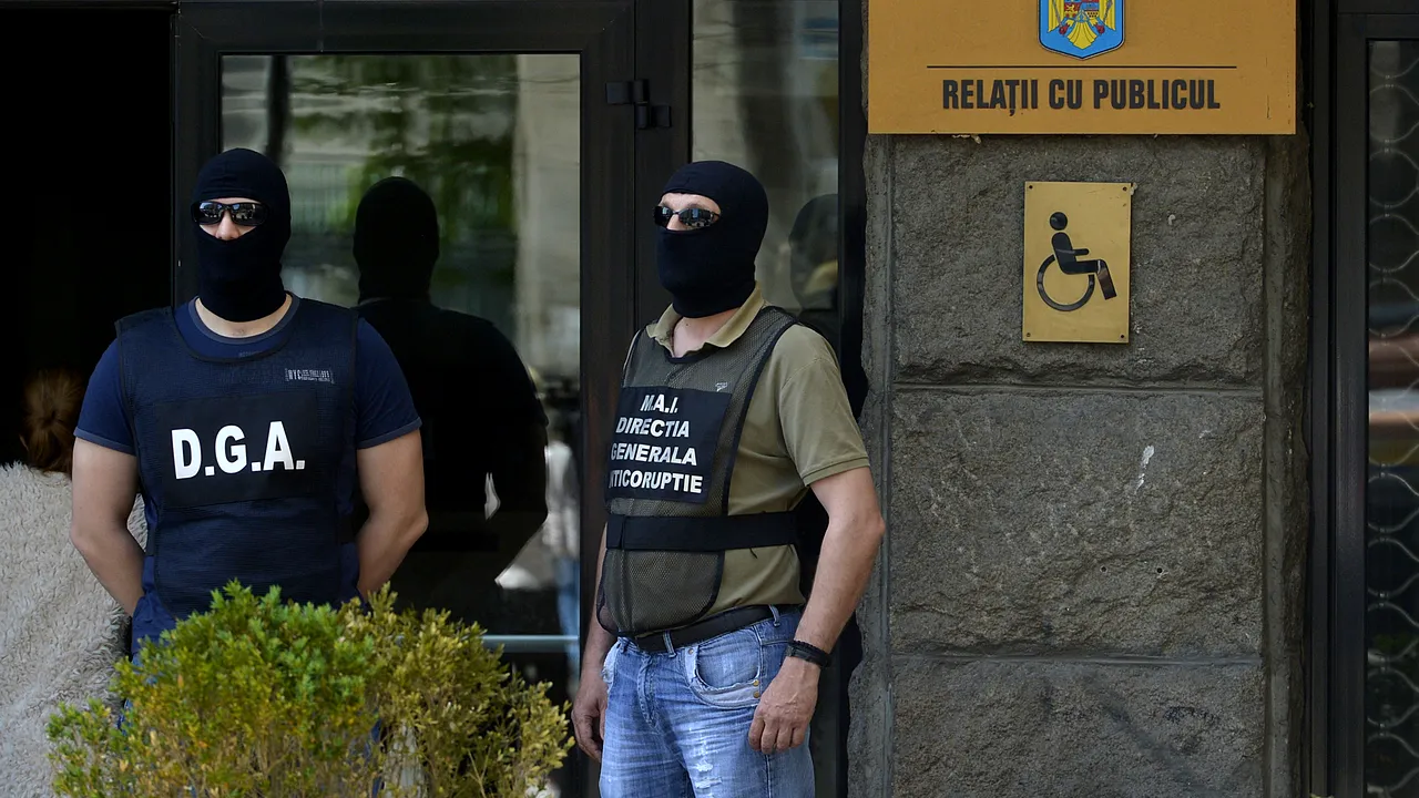 Patru directori ai CFR Marfă, arestați preventiv în dosarul vagoanelor subevaluate