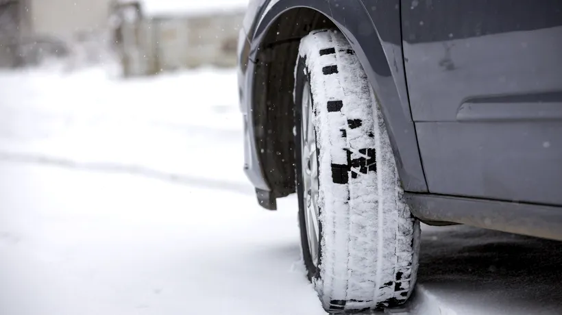 Când se montează anvelopele de iarnă, de fapt. Ce prevede Codul Rutier