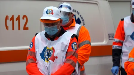 Sute de persoane așteaptă să se testeze pentru COVID-19, iar ambulanța ajunge într-o săptămână: „Ne mor pacienții în casă!”