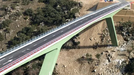 Orban anunță când se toarnă asfaltul pe Drumul Expres Craiova-Pitești. Firma cărui miliardar a fost lăudată de premier - VIDEO