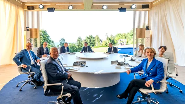 Macron a surprins la summitul G7: liderii lumii, întâmpinați pe muzică inspirată din țările lor. Trump a intrat pe coloana sonoră din GTA