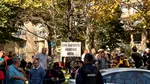 Protest în fața Arestului Central unde se află încarcerat Călin Georgescu. Cine l-a vizitat pe fostul prezidențiabil