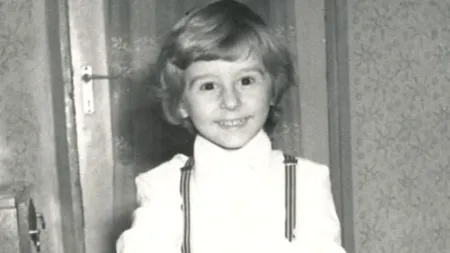 Povestea de Crăciun. Cine este personajul din imagine