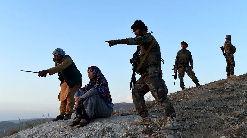 Afganistan: Femeia guvernator care li s-a opus talibanilor cu arma în mână a fost capturată de insurgenți