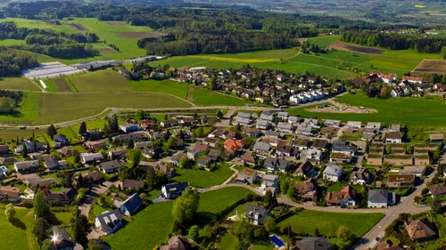 Satul din Elveția care alege să plătească o amendă uriașă decât să primească refugiați