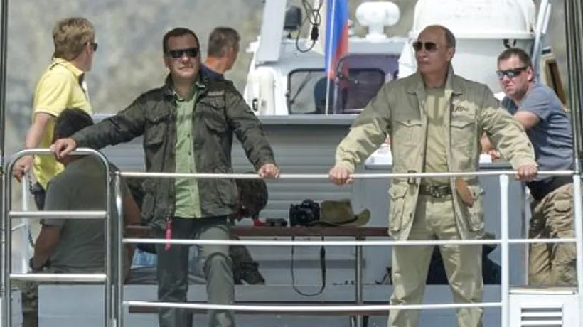 Vladimir Putin, pescar la bustul gol în Siberia. FOTO