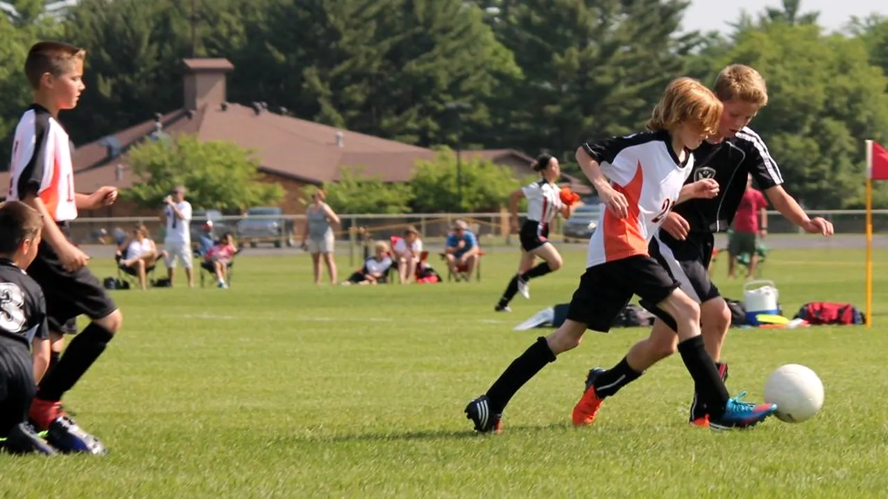 Sorin Cîmpeanu, în urma discuțiilor cu Min. Sănătății: „Ar fi acceptabile ore de sport fără mască, în exterior”