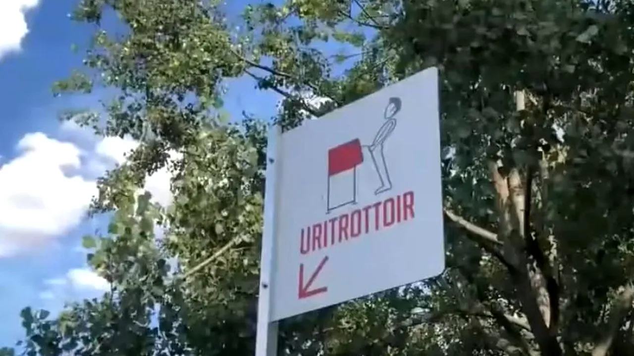 Lupta municipalității din Paris cu indivizii care URINEAZĂ pe stradă ia o nouă turnură. Pisoarele ECO în aer liber stârnesc multe critici, dar și laude