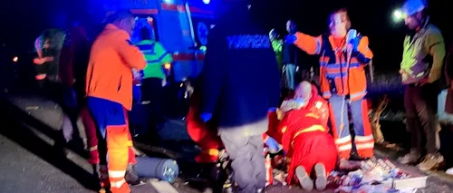 Un copil de 7 ani a murit după ce căruța în care se afla a fost spulberată de o mașină, în Bihor. Alți cinci adulți au fost răniți