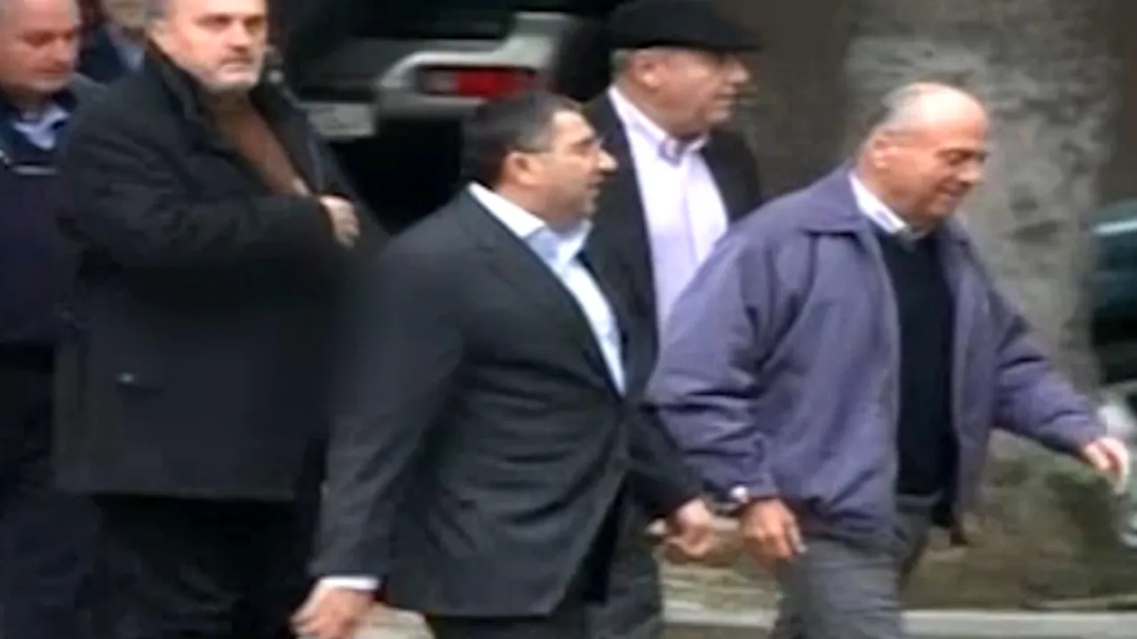 Gabriel Sandu și Dorin Cocoș, ridicați de polițiști și duși în arestul Poliției Capitalei