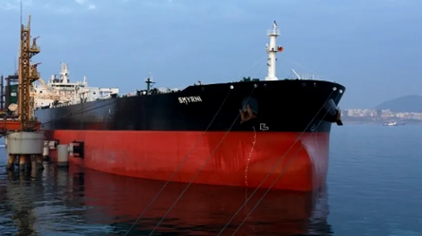 Un român s-ar afla la bordul petrolierului grec capturat de pirați în Marea Arabiei 
