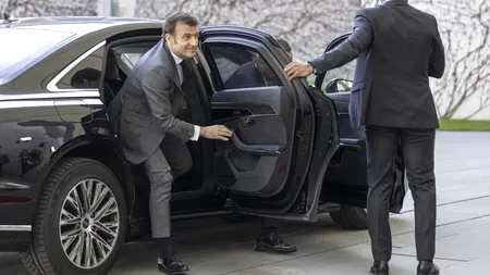 Emmanuel Macron l-a invitat la Palatul Élysée pe François Bayrou, în eforturile de formare a unui nou GUVERN