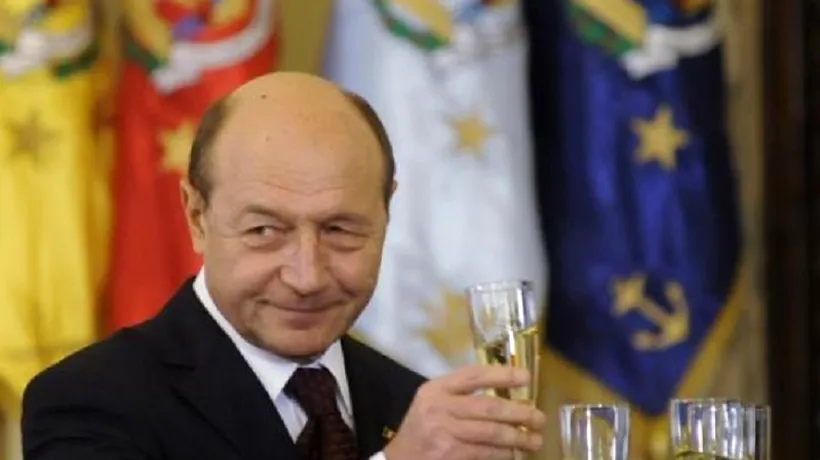 Ce s-a întâmplat aseară la Cotroceni: ULTIMA BAIE DE MULȚIME a lui Traian Băsescu. Cine a fost la Palat