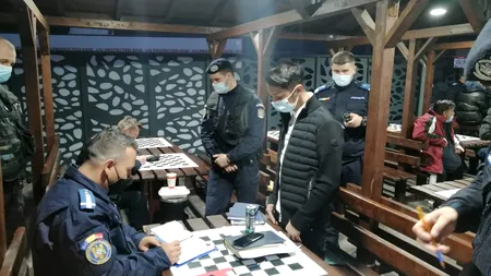 Jandarmeria Română, luată în derâdere după ce amendat oameni care jucau „șah cu zarurile”: Jandarmii au șahul în sânge, bat nebunul până se face pion - FOTO