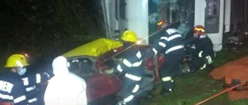 GÂNDUL LIVE. Imagini de coșmar în Mureș, unde un autoturism a fost prins între două TIR-uri care s-au ciocnit!