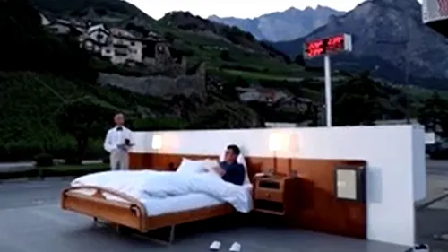 Hotelul de zero stele din Elveția unde turiștii plătesc 337 de dolari pentru o noapte sub cerul liber