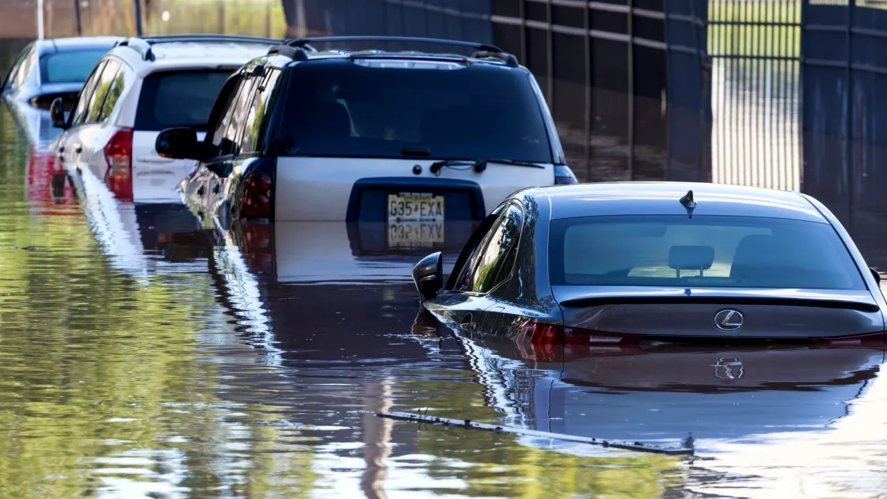 Cele mai grave 10 dezastre climatice din acest an au provocat pierderi de 170 miliarde de dolari