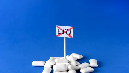 Colorant alimentar din produse de patiserie, gumă de mestecat și supe, interzis în UE. De când nu va mai putea fi folosit aditivul E171