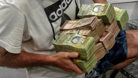 Un român s-a dus să schimbe 150 de dolari în Venezuela. Iată ce a primit în schimb