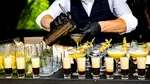 Ultima fiță în materie de nunți: BARURI cu creveți, monoporții de torturi glazurate și cockstail la eveniment