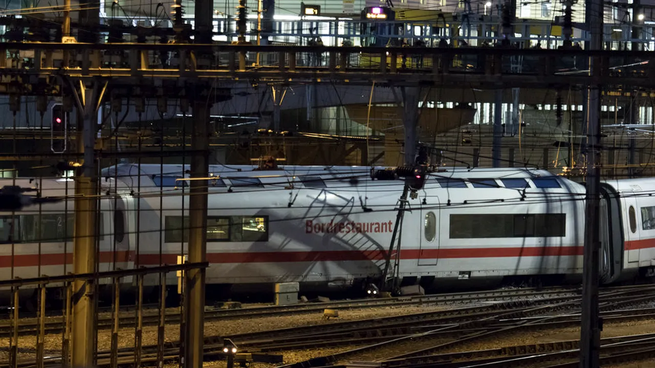 Un tren cu 500 de pasageri a deraiat în nordul Elveției. Anunțul companiei feroviare