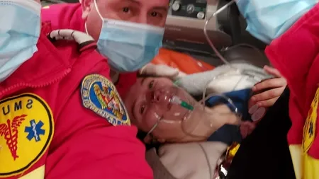 O femeie din Suceava a născut în ambulanță cu ajutorul paramedicilor: „Nici când s-a născut cel mic, al meu, nu am fost așa de emoționat”