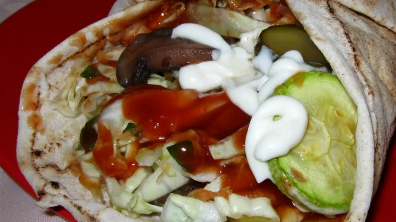 700 de persoane au ajuns la spital și un copil a murit, în Iordania, după ce au mâncat shaorma „la ofertă”