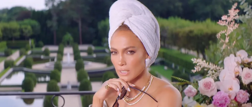 Jennifer Lopez a pozat nud pentru coperta noului single!