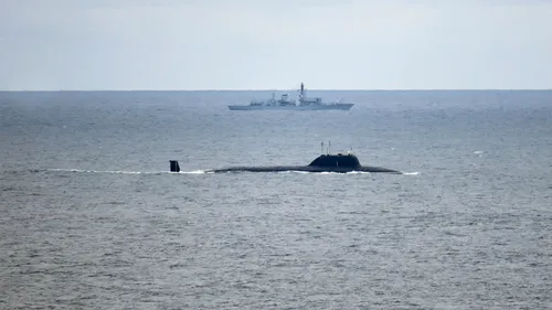 O nouă provocare a Moscovei. Două submarine rusești au fost reperate de navele britanice în largul coastei norvegiene