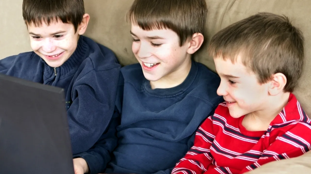 Prima țară care ar putea interzice limbajul vulgar pe internet