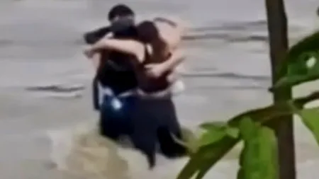 Îmbrățișarea Biancăi, a Patriziei și a lui Cristian, înainte de a fi luați de ape, IMORTALIZATĂ de comunitatea din Premariacco: 