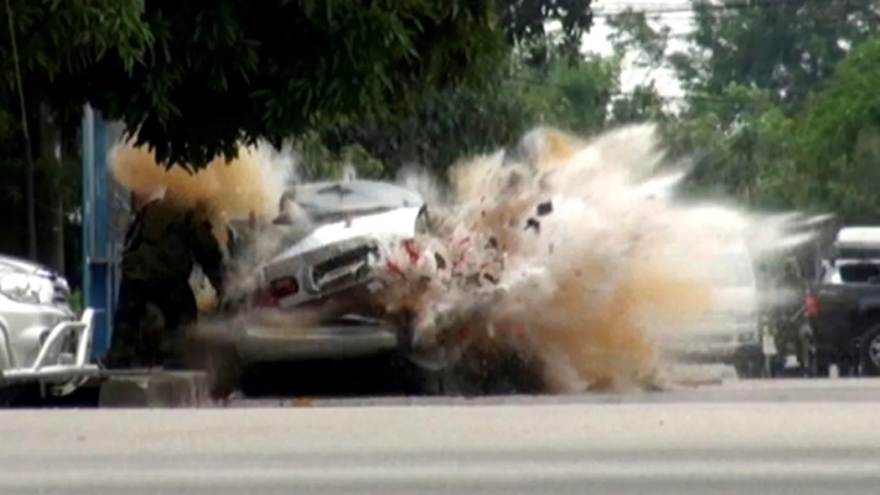 ATAC CU BOMBĂ LA TEL AVIV. O mașină a explodat lângă Ministerul Apărării