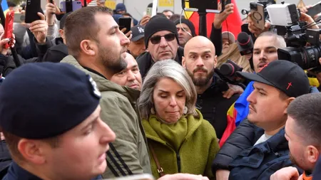 Bodyguardul Cristelei, înarmat la protestul pro-Georgescu. Protectorul, predat Poliției