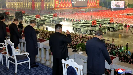 Paradă militară de amploare în Coreea de Nord. Kim Jong-un a scos pe străzile Phenianului rachetele NUCLEARE