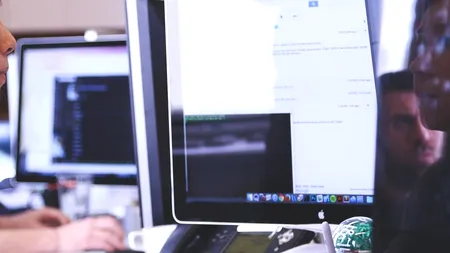 Șefii companiei care a provocat cel mai mare scandal din social media au înființat o nouă firmă, care are legături cu un personaj controversat