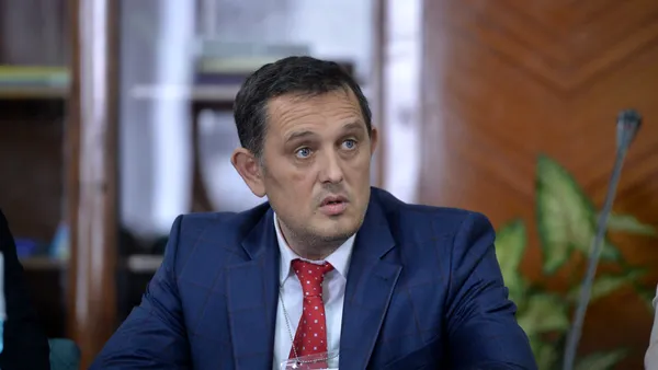 Gheorghe Piperea a găsit soluția pentru USR după cazul Romocean: „Poate ar fi mai eficient dacă ar fi stropiți cu apă sfințită”