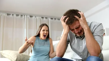 Doi soți din Iași au obținut ordine de RESTRICȚIE reciproce, deși locuiesc în aceeași casă. Judecătorii nu știu cine e victima și cine e agresorul