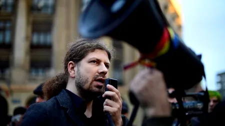 Conferința de presă a lui Cernea, perturbată de un fost membru al Verzilor, dar și de pensionari și de un preot