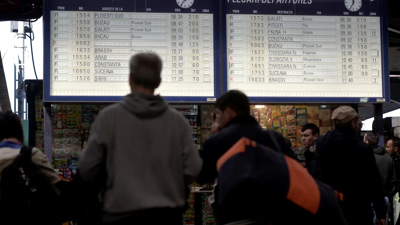 Ministrul Transporturilor dă vina pe studenți pentru aglomerația din trenuri