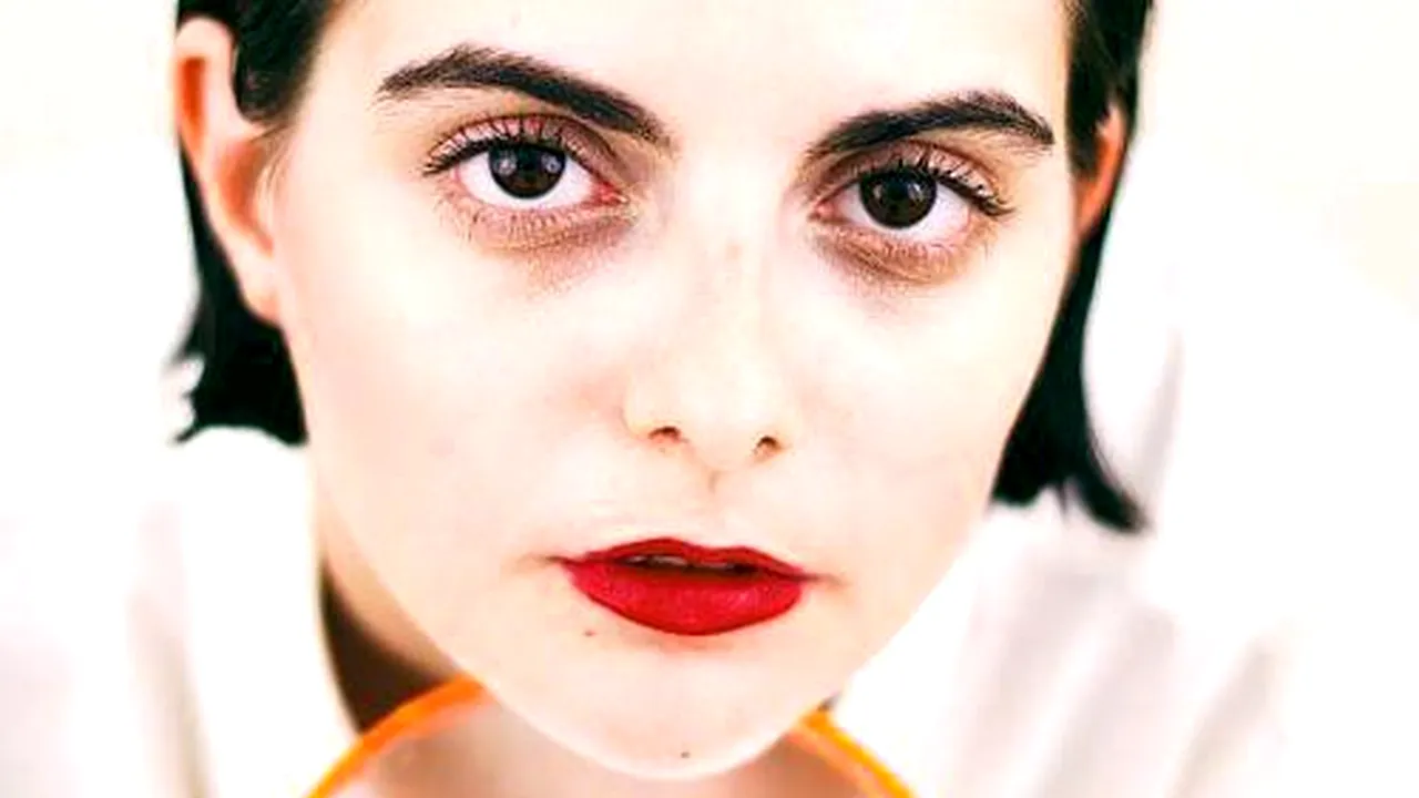 O celebră stilistă din România s-a sinucis la doar 28 de ani. Și-a trimis iubita de acasă înainte de gestul necugetat. GALERIE FOTO