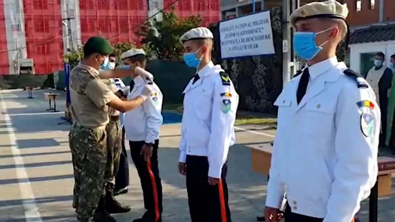 Câți elevi din colegiile și școlile militare au fost depistați cu COVID-19 în prima zi de școală. Anunțul MApN