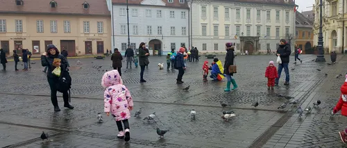 Proteste antiguvernamentale cu cărți și copii în centrul Sibiului