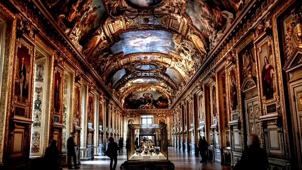 „Blestemul“ de la Luvru: După jafuri, scandaluri și greve, muzeul este afectat de o „scurgere majoră de apă”. Mai multe săli închise. Opere celebre deteriorate