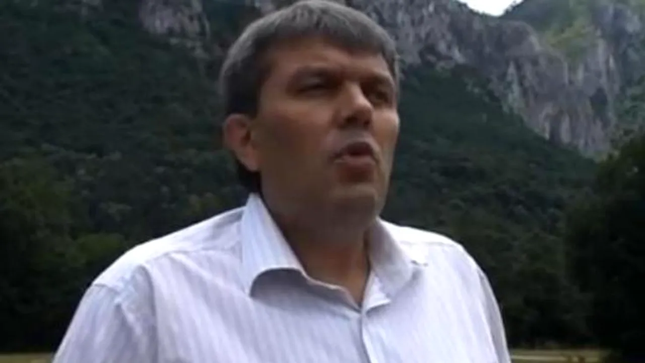 Stațiunea Băile Herculane, în beznă pentru că Primăria nu și-a plătit datoriile către Enel. Peste 1.500 de turiși au rămas pe întuneric