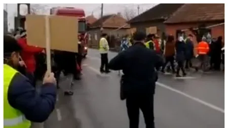Protest pe centura Aradului. Localnicii au blocat repetat DN7