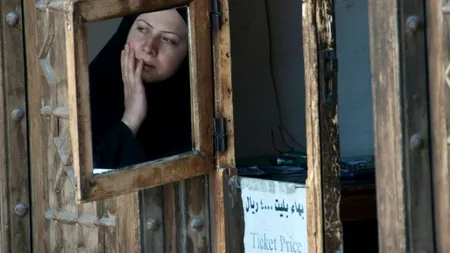 CLINICI de REEDUCARE în Iran pentru femeile care refuză HIJAB-ul. Pacientele vor primi 